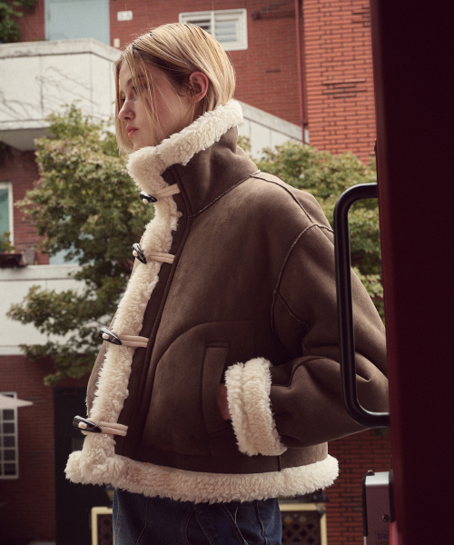 ETMON(エトモン)の「High-Neck Suede Mustang Coat, Brown(ムートンコート・レディース・その他・FREE)」の6枚目の写真