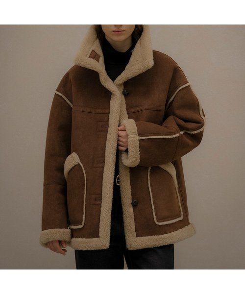 KNOWNBETTER（ノウンベター）の「Suede patch-pocket shearling jacket [KNFW05JP02]_[2color]（その他アウター・レディース・ブラウン/キャメル・FREE）」の2枚目の写真