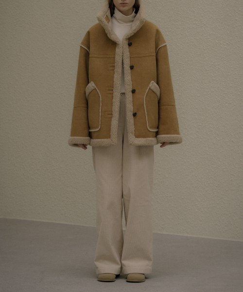 KNOWNBETTER（ノウンベター）の「Suede patch-pocket shearling jacket [KNFW05JP02]_[2color]（その他アウター・レディース・ブラウン/キャメル・FREE）」の3枚目の写真