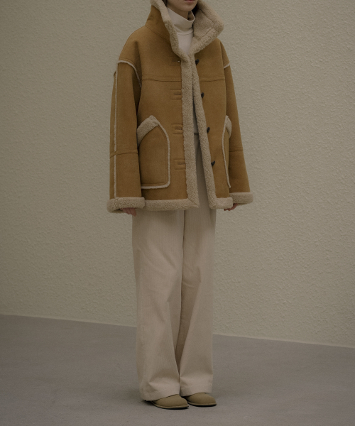 KNOWNBETTER（ノウンベター）の「Suede patch-pocket shearling jacket [KNFW05JP02]_[2color]（その他アウター・レディース・ブラウン/キャメル・FREE）」の4枚目の写真