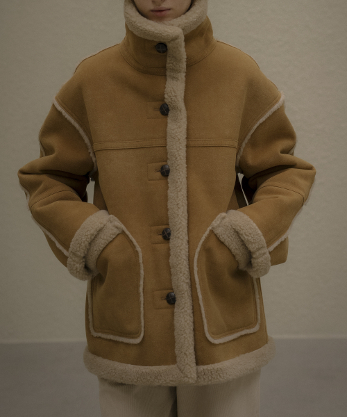 KNOWNBETTER（ノウンベター）の「Suede patch-pocket shearling jacket [KNFW05JP02]_[2color]（その他アウター・レディース・ブラウン/キャメル・FREE）」の7枚目の写真