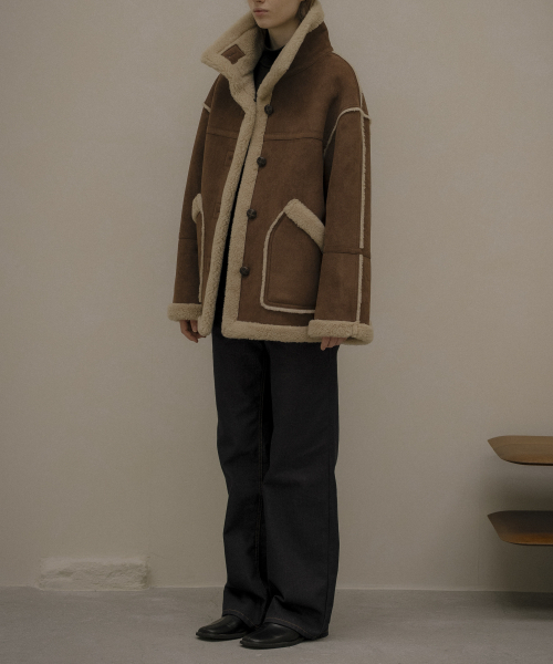 KNOWNBETTER（ノウンベター）の「Suede patch-pocket shearling jacket [KNFW05JP02]_[2color]（その他アウター・レディース・ブラウン/キャメル・FREE）」の8枚目の写真