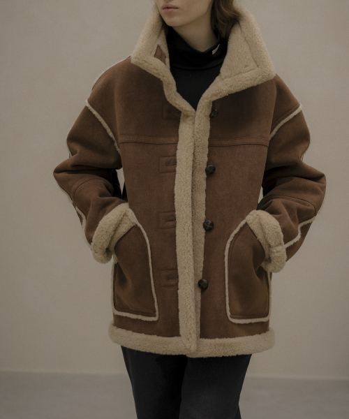 KNOWNBETTER（ノウンベター）の「Suede patch-pocket shearling jacket [KNFW05JP02]_[2color]（その他アウター・レディース・ブラウン/キャメル・FREE）」の10枚目の写真