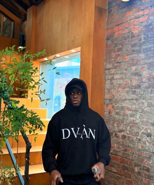 DVAN(ドゥヴァン)の「HOLOGRAM PRINT HOODIE BLACK - ORANGE ホログラムオレンジフードパーカー(パーカー・レディース・その他・1/2)」の3枚目の写真