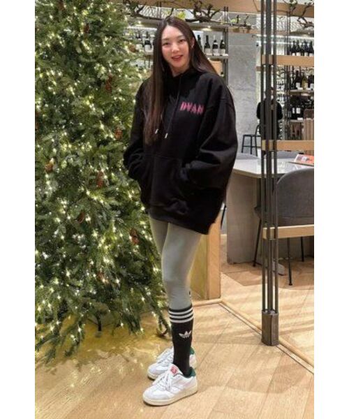 DVAN(ドゥヴァン)の「HOLOGRAM PRINT HOODIE BLACK - ORANGE ホログラムオレンジフードパーカー(パーカー・レディース・その他・1/2)」の4枚目の写真