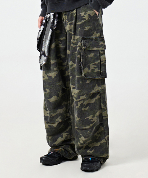 EUGGEN(ユジェン)の「ワンタックカーゴポケットパンツ_カモフラージュ(その他パンツ・レディース・その他・SMALL/MEDIUM)」の1枚目の写真