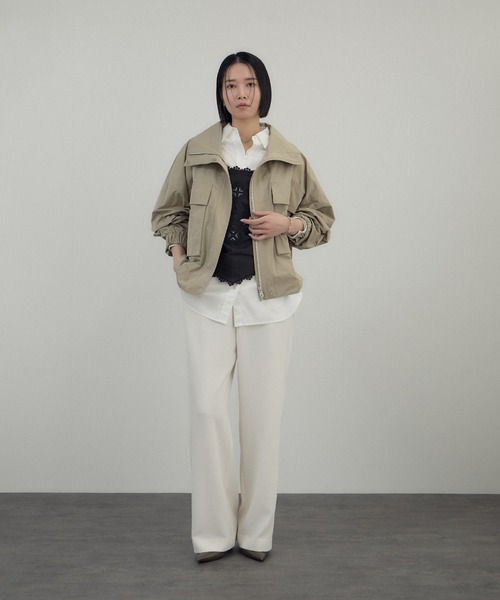SALON adam et rope'（サロン アダム エ ロペ）の「リモンタナイロン / スタンドカラーブルゾン（ブルゾン・レディース・ベージュ/オフホワイト/ブラック・FREE）」の7枚目の写真