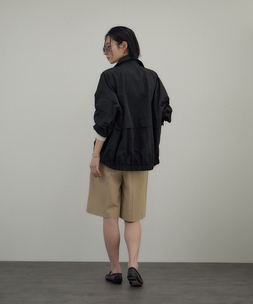 SALON adam et rope'（サロン アダム エ ロペ）の「リモンタナイロン / スタンドカラーブルゾン（ブルゾン・レディース・ベージュ/オフホワイト/ブラック・FREE）」の8枚目の写真