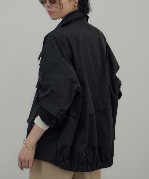 SALON adam et rope'（サロン アダム エ ロペ）の「リモンタナイロン / スタンドカラーブルゾン（ブルゾン・レディース・ベージュ/オフホワイト/ブラック・FREE）」の10枚目の写真