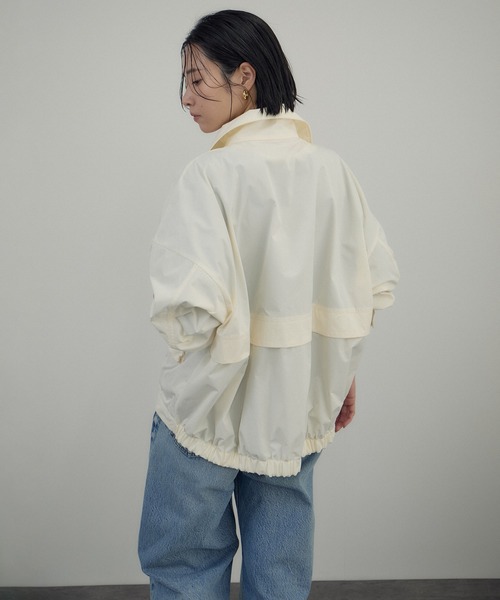 SALON adam et rope'（サロン アダム エ ロペ）の「リモンタナイロン / スタンドカラーブルゾン（ブルゾン・レディース・ベージュ/オフホワイト/ブラック・FREE）」の13枚目の写真