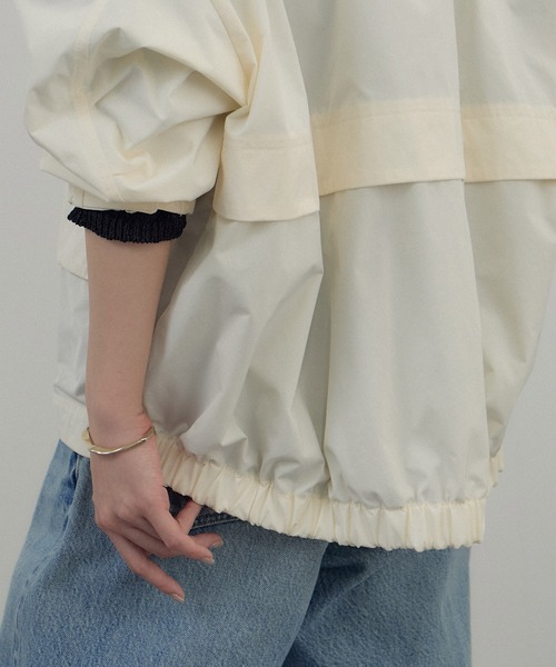 SALON adam et rope'（サロン アダム エ ロペ）の「リモンタナイロン / スタンドカラーブルゾン（ブルゾン・レディース・ベージュ/オフホワイト/ブラック・FREE）」の14枚目の写真