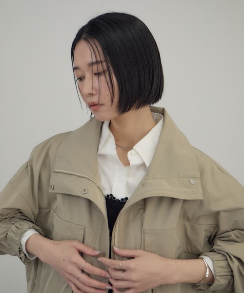 SALON adam et rope'（サロン アダム エ ロペ）の「リモンタナイロン / スタンドカラーブルゾン（ブルゾン・レディース・ベージュ/オフホワイト/ブラック・FREE）」の17枚目の写真