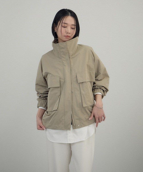 SALON adam et rope'（サロン アダム エ ロペ）の「リモンタナイロン / スタンドカラーブルゾン（ブルゾン・レディース・ベージュ/オフホワイト/ブラック・FREE）」の18枚目の写真