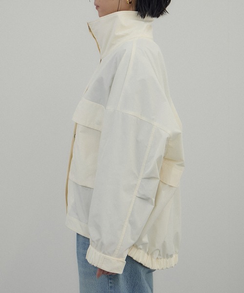 SALON adam et rope'（サロン アダム エ ロペ）の「リモンタナイロン / スタンドカラーブルゾン（ブルゾン・レディース・ベージュ/オフホワイト/ブラック・FREE）」の22枚目の写真