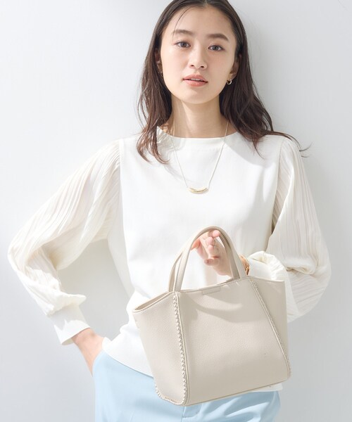 INDIVI（インディヴィ）の「【ミドルサイズ／合皮／ショルダー付】スタッズ風メタルバッグ（ショルダーバッグ・レディース・ピンク/ナチュラル/ブラック・00）」の2枚目の写真