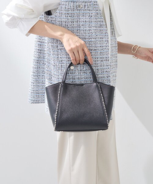 INDIVI(インディヴィ)の「【ミドルサイズ/合皮/ショルダー付】スタッズ風メタルバッグ(ショルダーバッグ・レディース・ピンク/ナチュラル/ブラック・00)」の4枚目の写真