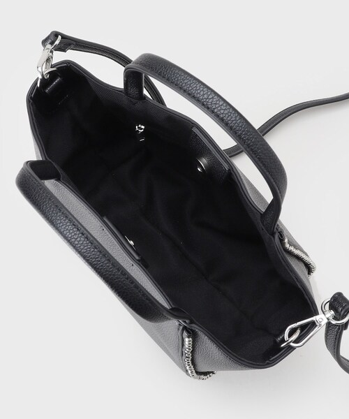 INDIVI（インディヴィ）の「【ミドルサイズ／合皮／ショルダー付】スタッズ風メタルバッグ（ショルダーバッグ・レディース・ピンク/ナチュラル/ブラック・00）」の5枚目の写真