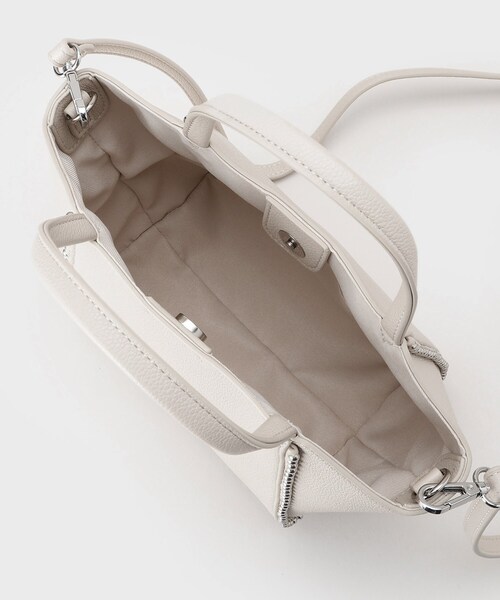 INDIVI（インディヴィ）の「【ミドルサイズ／合皮／ショルダー付】スタッズ風メタルバッグ（ショルダーバッグ・レディース・ピンク/ナチュラル/ブラック・00）」の6枚目の写真