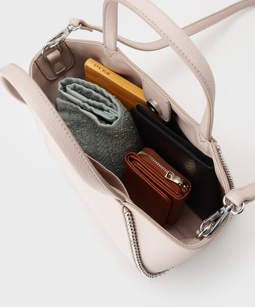 INDIVI（インディヴィ）の「【ミドルサイズ／合皮／ショルダー付】スタッズ風メタルバッグ（ショルダーバッグ・レディース・ピンク/ナチュラル/ブラック・00）」の7枚目の写真