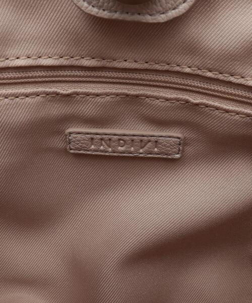 INDIVI（インディヴィ）の「【ミドルサイズ／合皮／ショルダー付】スタッズ風メタルバッグ（ショルダーバッグ・レディース・ピンク/ナチュラル/ブラック・00）」の4枚目の写真