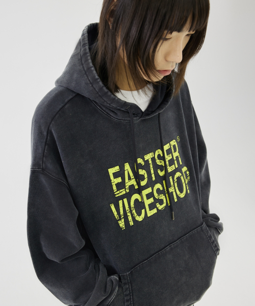 eastserviceshop(イーストサービスショップ)の「Vice Shop Dyed Hoodie - Washed Charcoal(パーカー・レディース・チャコール・SMALL/MEDIUM)」の4枚目の写真