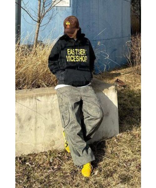 eastserviceshop(イーストサービスショップ)の「Vice Shop Dyed Hoodie - Washed Charcoal(パーカー・レディース・チャコール・SMALL/MEDIUM)」の9枚目の写真