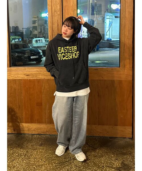 eastserviceshop(イーストサービスショップ)の「Vice Shop Dyed Hoodie - Washed Charcoal(パーカー・レディース・チャコール・SMALL/MEDIUM)」の13枚目の写真
