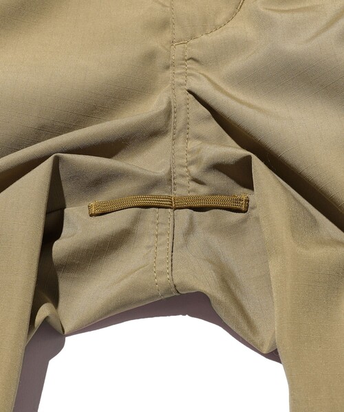 BEAMS PLUS(ビームスプラス)の「MIL Over 6 Pockets TW Rip stop(その他パンツ・メンズ・カーキ/ネイビー/オリーブ・SMALL/MEDIUM/LARGE)」の11枚目の写真