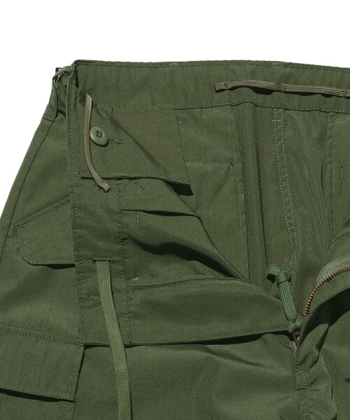 BEAMS PLUS(ビームスプラス)の「MIL Over 6 Pockets TW Rip stop(その他パンツ・メンズ・カーキ/ネイビー/オリーブ・SMALL/MEDIUM/LARGE)」の20枚目の写真