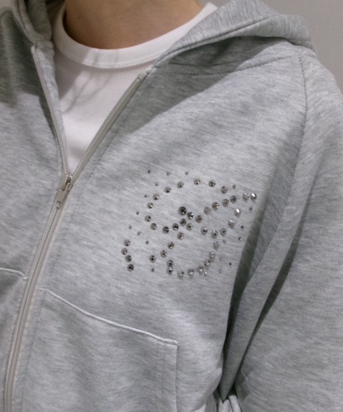 Birthday room(バースデイルーム)の「ラインストーンロゴダブルジップパーカー/Rhinestone logo double zip hoodie(パーカー・レディース・グレー/ブラック・FREE)」の4枚目の写真