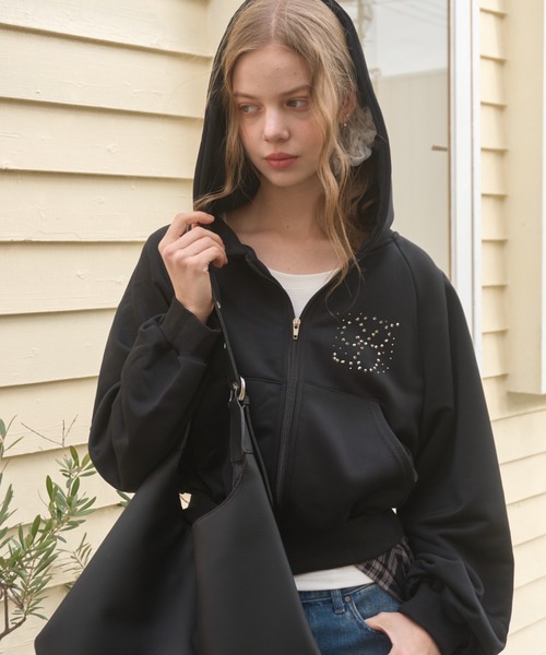 Birthday room(バースデイルーム)の「ラインストーンロゴダブルジップパーカー/Rhinestone logo double zip hoodie(パーカー・レディース・グレー/ブラック・FREE)」の5枚目の写真