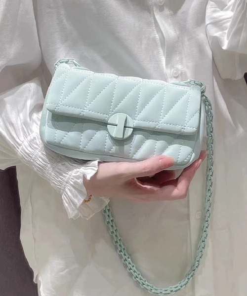Mejoul（メジュール）の「【2026春夏新作】ターンロックスクエアキルティングフラップショルダーバッグ（ショルダーバッグ・レディース・ホワイト/ライトグリーン/ブラック/ライトピンク・F）」の3枚目の写真
