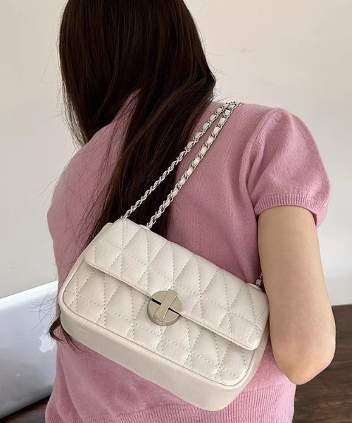 Mejoul（メジュール）の「【2026春夏新作】ターンロックスクエアキルティングフラップショルダーバッグ（ショルダーバッグ・レディース・ホワイト/ライトグリーン/ブラック/ライトピンク・F）」の5枚目の写真