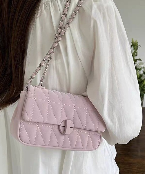 Mejoul（メジュール）の「【2026春夏新作】ターンロックスクエアキルティングフラップショルダーバッグ（ショルダーバッグ・レディース・ホワイト/ライトグリーン/ブラック/ライトピンク・F）」の10枚目の写真