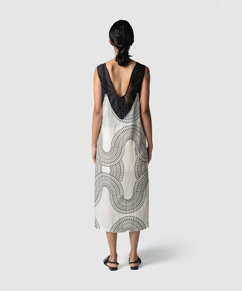 muller of yoshiokubo（ミュラーオブヨシオクボ）の「muller of yoshiokubo ミュラーオブヨシオクボ / RADIAL LAYER DRESS ラジアルシアーレイヤードレス / MLS26604（ワンピース・レディース・ブラック・38/36）」の3枚目の写真