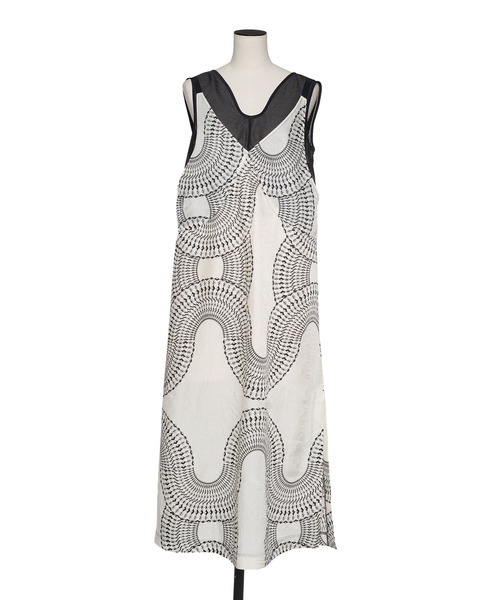 muller of yoshiokubo（ミュラーオブヨシオクボ）の「muller of yoshiokubo ミュラーオブヨシオクボ / RADIAL LAYER DRESS ラジアルシアーレイヤードレス / MLS26604（ワンピース・レディース・ブラック・38/36）」の4枚目の写真