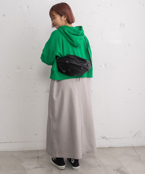 POU DOU DOU（プードゥドゥ）の「Dailyフラワーモチーフサークルバッグ（ショルダーバッグ・レディース・キナリ/ブラック・8）」の4枚目の写真