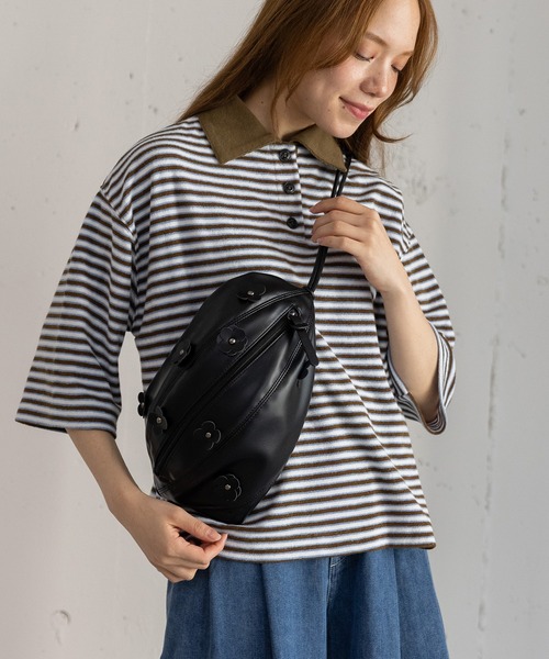 POU DOU DOU（プードゥドゥ）の「Dailyフラワーモチーフサークルバッグ（ショルダーバッグ・レディース・キナリ/ブラック・8）」の9枚目の写真