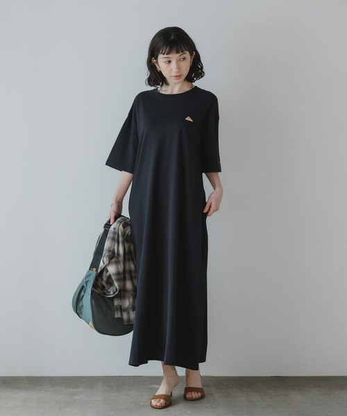 KELTY(ケルティ)の「KELTY/ケルティ ミニロゴ S/S ルーズシルエット ロングTシャツ 秋 秋服 2026年秋冬(Tシャツ/カットソー・レディース・ホワイト/ブラック/ベージュ/ネイビー/ヘザーグレー・FREE)」の2枚目の写真