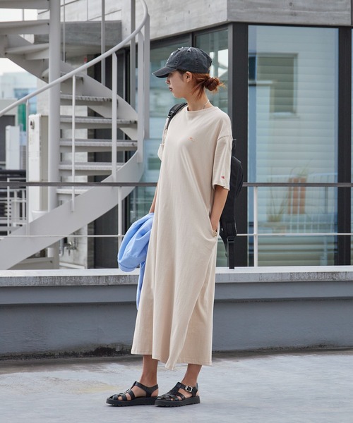 KELTY(ケルティ)の「KELTY/ケルティ ミニロゴ S/S ルーズシルエット ロングTシャツ 秋 秋服 2026年秋冬(Tシャツ/カットソー・レディース・ホワイト/ブラック/ベージュ/ネイビー/ヘザーグレー・FREE)」の16枚目の写真