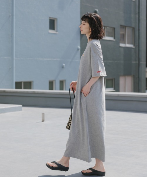 KELTY(ケルティ)の「KELTY/ケルティ ミニロゴ S/S ルーズシルエット ロングTシャツ 秋 秋服 2026年秋冬(Tシャツ/カットソー・レディース・ホワイト/ブラック/ベージュ/ネイビー/ヘザーグレー・FREE)」の6枚目の写真