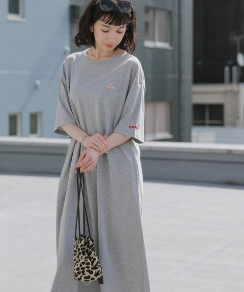 KELTY(ケルティ)の「KELTY/ケルティ ミニロゴ S/S ルーズシルエット ロングTシャツ 秋 秋服 2026年秋冬(Tシャツ/カットソー・レディース・ホワイト/ブラック/ベージュ/ネイビー/ヘザーグレー・FREE)」の8枚目の写真