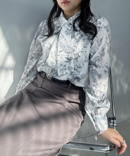 AS KNOW AS plus（アズノゥアズプラス）の「〇ボウタイリボン付 キラキラパールボタンブラウス（シャツ/ブラウス・レディース・サックスブルー/ブルー系その他/ホワイト系その他・FREE）」の22枚目の写真