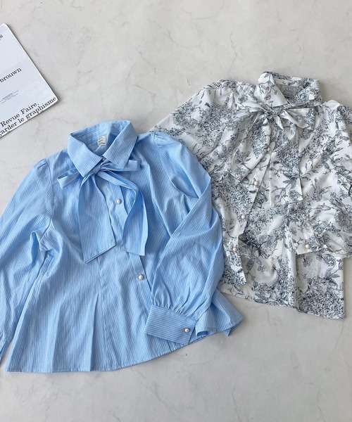 AS KNOW AS plus（アズノゥアズプラス）の「〇ボウタイリボン付 キラキラパールボタンブラウス（シャツ/ブラウス・レディース・サックスブルー/ブルー系その他/ホワイト系その他・FREE）」の5枚目の写真