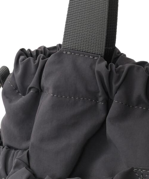 CONVERSE TOKYO(コンバーストウキョウ)の「2WAY NYLON DRAWSTRING SHOULDER BAG(ショルダーバッグ・レディース・カーキ/ブラック/チャコールグレー・FREE)」の11枚目の写真