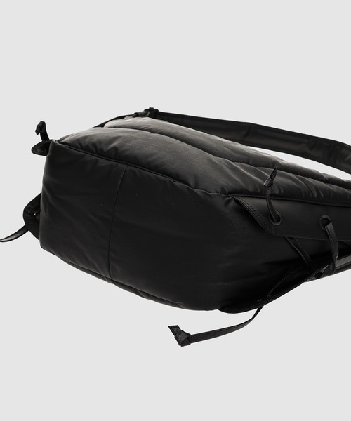 LEMAIRE（ルメール）の「MEDIUM SOFT GAME BAG（ショルダーバッグ・メンズ・ブラック・ONE SIZE）」の3枚目の写真