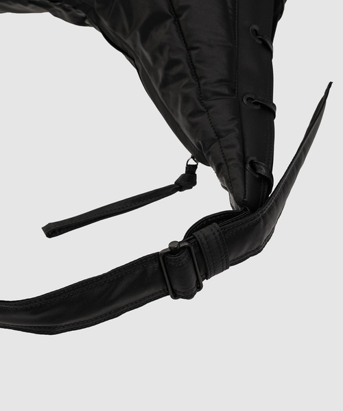 LEMAIRE（ルメール）の「MEDIUM SOFT GAME BAG（ショルダーバッグ・メンズ・ブラック・ONE SIZE）」の4枚目の写真