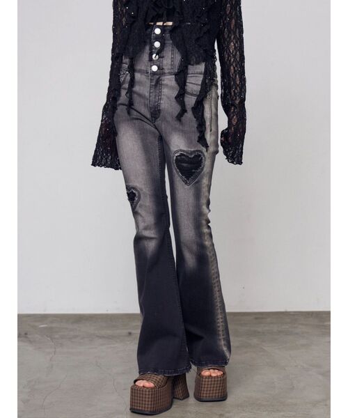 EMODA(エモダ)の「ハートダメージハイウエストフレアパギンス(デニムパンツ・レディース・ブラック/インディゴブルー・MEDIUM/SMALL/X-SMALL)」の1枚目の写真