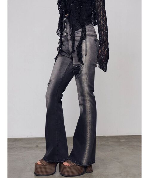 EMODA(エモダ)の「ハートダメージハイウエストフレアパギンス(デニムパンツ・レディース・ブラック/インディゴブルー・MEDIUM/SMALL/X-SMALL)」の10枚目の写真