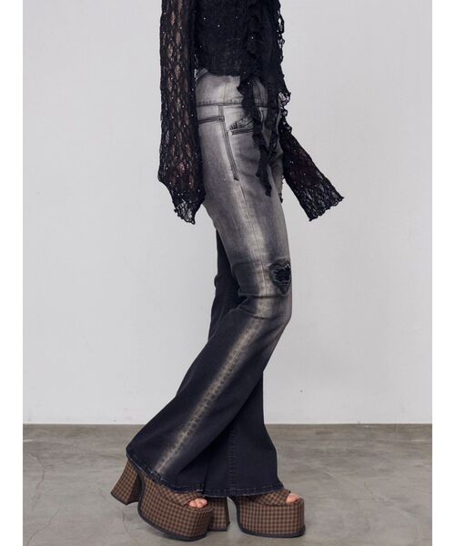 EMODA(エモダ)の「ハートダメージハイウエストフレアパギンス(デニムパンツ・レディース・ブラック/インディゴブルー・MEDIUM/SMALL/X-SMALL)」の12枚目の写真